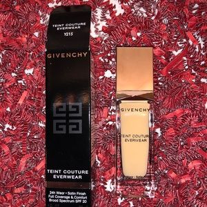 Y215 - Givenchy Tient Couture Everwear Foundation